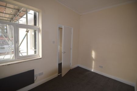 To Let 1 Bed Flat - Photo 3