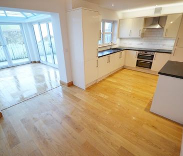 3 bedroom end of terrace house to rent - Photo 2