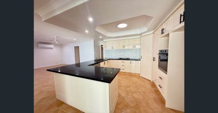 Burleigh Cove – Immaculate Spacious Family Home - Photo 5