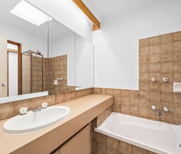 Location! Location! - Photo 4