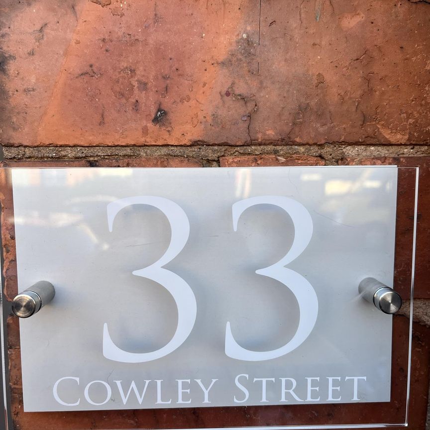 33 Cowley Street - Photo 1