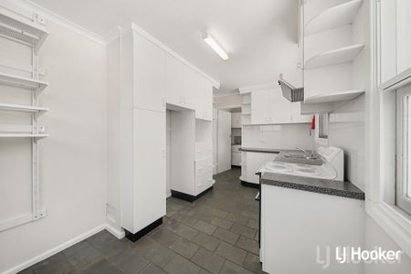 12 Cassidy Street, Queanbeyan West NSW 2620 - House For Rent | Domain - Photo 2