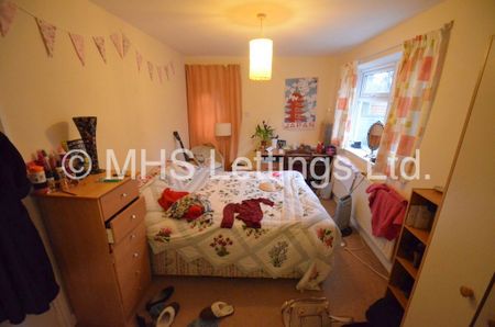 4 Bedroom Semi-Detached House for rent in Chapel Lane - Photo 3