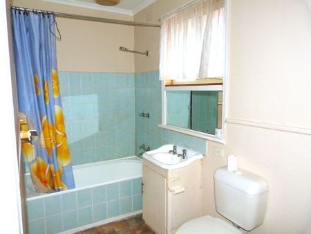 Cosy & Convenient 2-Bedroom Unit In Dandenong - Photo 5