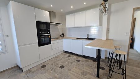 Location Appartement 4 pièces 78m² NICE 06200 - Photo 2