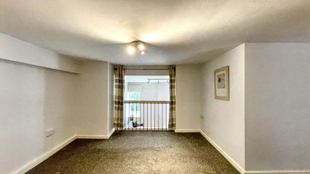 2 bedroom ground floor flat to rent - Photo 3