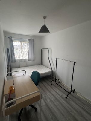 Room in a Shared House, Orange Grove, E11 - Photo 1