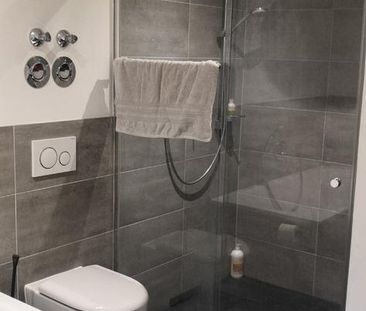 Zentrale, ruhige und helle 3 Zi-Whg. mit EBK, Terrasse u. Garten - Photo 3