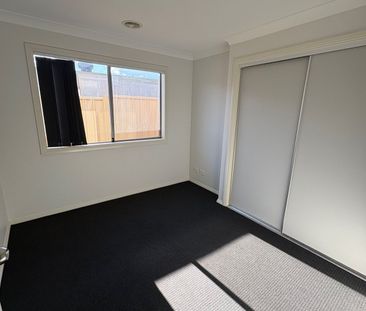Spacious, Stylish & Move-In Ready – 4-Bedroom Family Home! - Photo 5