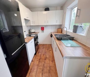 4 bedroom semi-detached house to rent - Photo 2