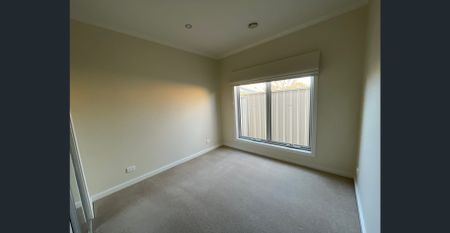 Stunning Modern Townhouse - Photo 3