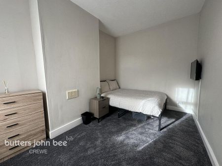 1 bedroom in a house share to rent - Photo 2