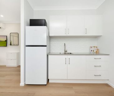 Brand New Furnished & Including Bills! - Photo 4