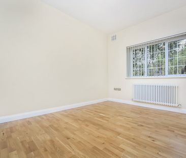 2 Bed Flat, Jowett Street, SE15 - Photo 2