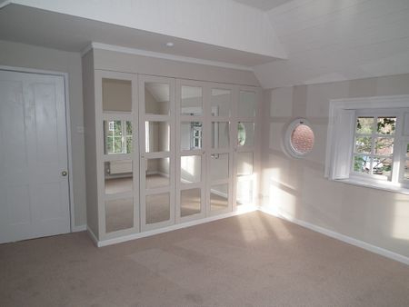 A three bedroom cottage set in an idyllic village location between Devizes and Pewsey. - Photo 2