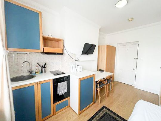 Studio to rent - Photo 1
