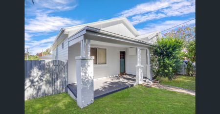 MODERN COTTAGE IN HEART OF PENRITH CBD - Photo 5