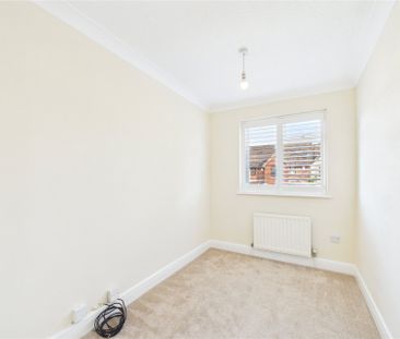 3 bedroom House in Stevenson Drive, Binfield - Photo 3