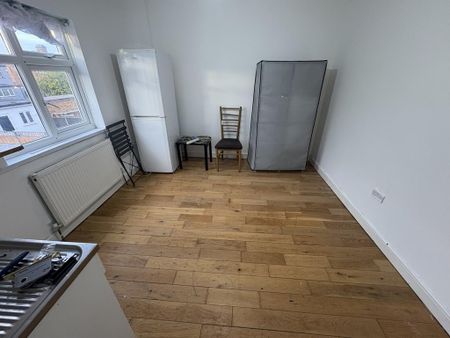Studio to rent - Photo 3