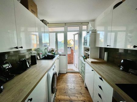 2 Bed Flat, Bonchurch Road, BN2 - Photo 4
