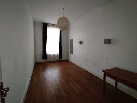 Location Appartement 2 pièces 65m² LILLE 59000 - Photo 3