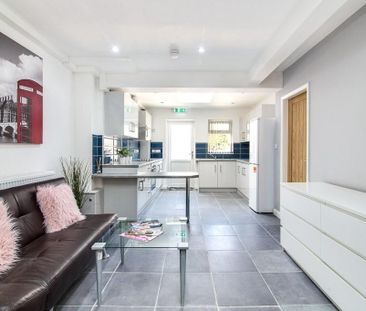 1 bedroom in a house share to rent - Photo 2