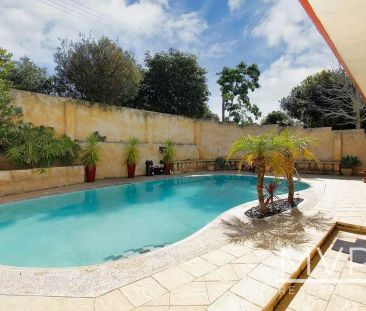 “Stunning Family Home in Kardinya” - Photo 4