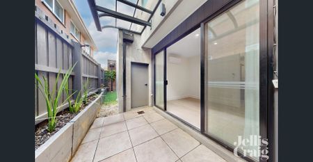 Modern 4-Bedroom Townhouse in the Heart of Vibrant Carnegie - Photo 4