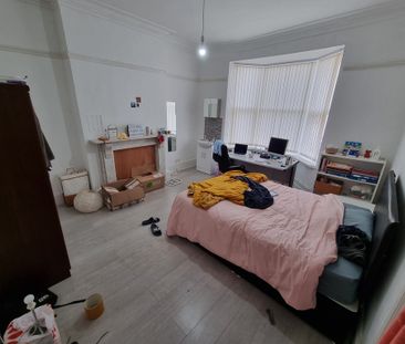 6 Bed Student Accommodation - Photo 3