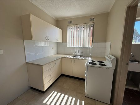For Rent: Spacious 2-Bedroom Unit in Prime Location! Conveniently Located Near Shops & Train Station - Photo 4
