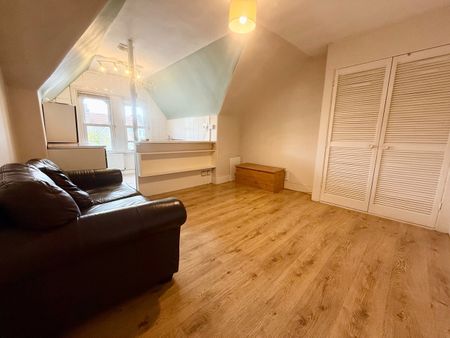 2 Bed Flat, Streathbourne Road, SW17 - Photo 2