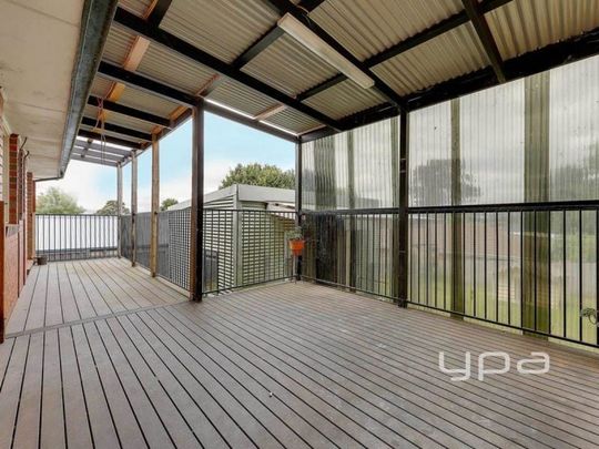 PRIME LOCATION! - Photo 1