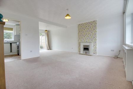 3 bedroom semi-detached house to rent - Photo 2