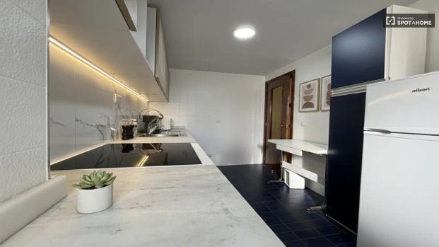 Room in a shared 5-bedroom apartment for rent in Aiora, professionals only - Foto 1