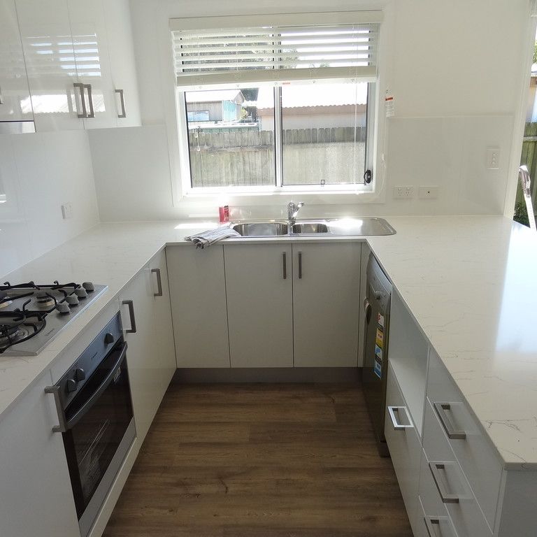 MODERN LIVING - Photo 1