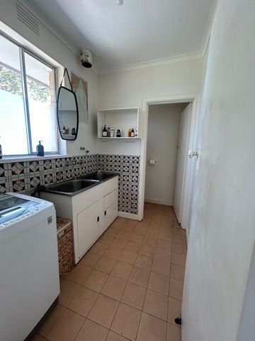 Avondale Heights - Photo 2