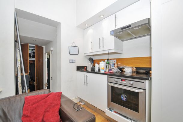 Studio Flat, Uxbridge Road, W12 - Photo 1