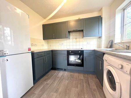 Admiral Court, Stern Close, Barking, ... - Photo 4