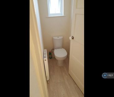 3 bedroom terraced house to rent - Photo 4