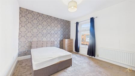 2 Bedroom End Of Terrace - Photo 2