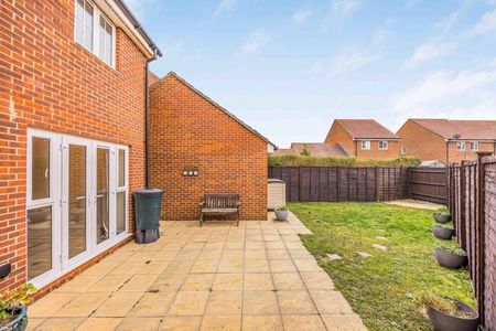 3 bedroom semi-detached house to rent - Photo 3