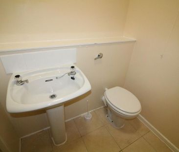 1 bedroom ground floor flat to rent - Photo 6