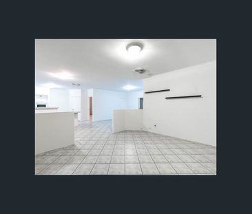 SUPER SIZE ME! - Great Family Home in Quiet Street - Photo 3
