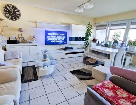 Wohnen in Sundern – gepflegte 3 Zimmer Wohnung mit Balkon und Garage - Photo 1