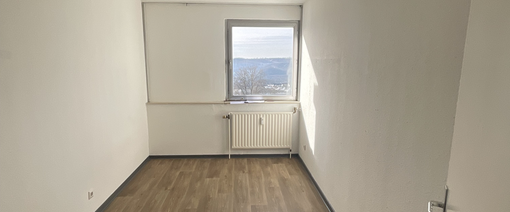 Helle und großzügige 3-Zimmer-Wohnung mit Balkon! - Foto 1