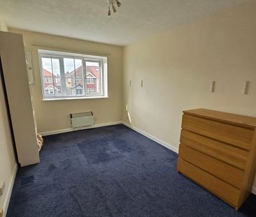 1 Bed Flat, Marchside Close, TW5 - Photo 2
