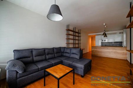 Pronájem bytu 3+kk se dvěma balkóny, celkem 93 m3, soukromá zahrada, garážové stání, dům z r. 2012 - Fotografie 3