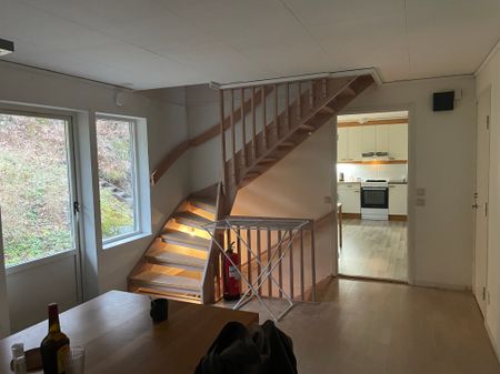 Kabarévägen, Skogås - Photo 3