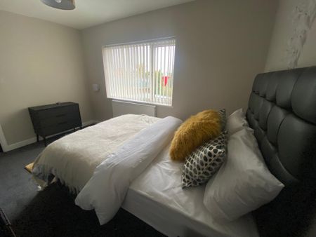 Manchester Road West - Photo 5