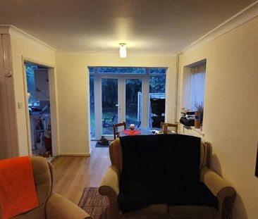 3 bedroom detached house to rent - Photo 4